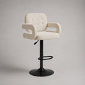 Sgabello da bar girevole regolabile in tessuto bouclé avorio con braccioli e base in acciaio nero, 53 x 52 x 88-109 cm
